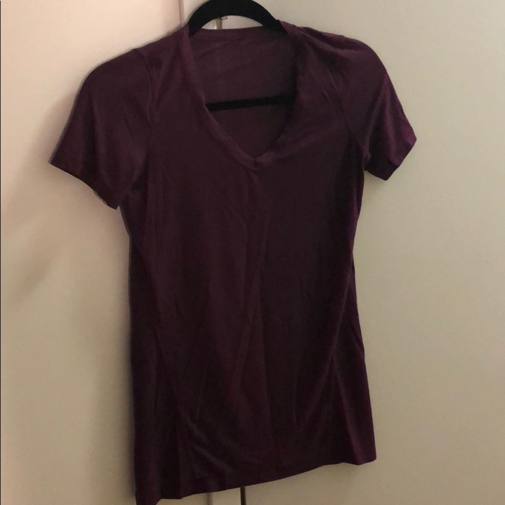 Burgundy lululemon athletic t-shirt